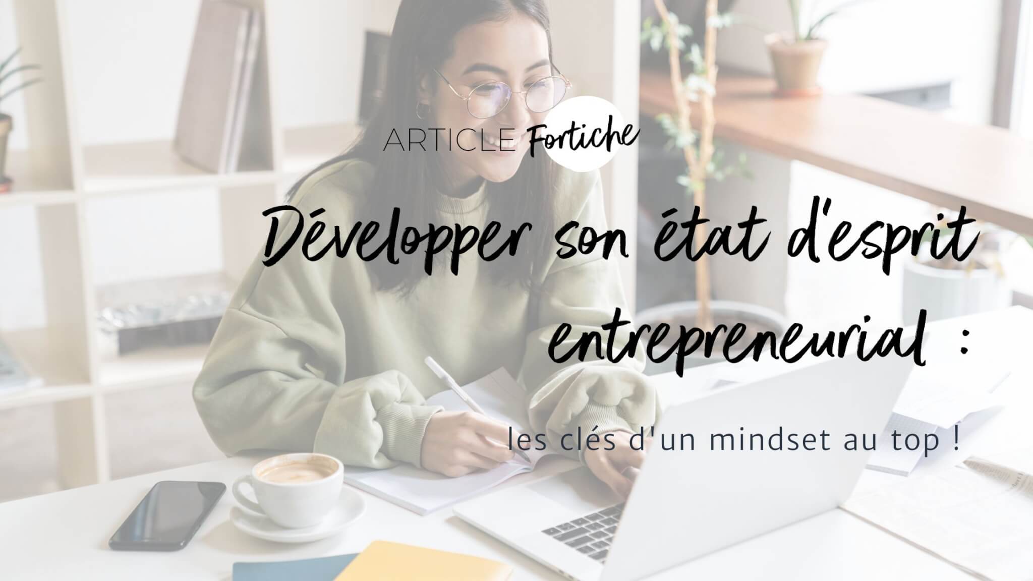 Femme entrepreneure épanouie développant son état d'esprit entrepreneurial avec succès.