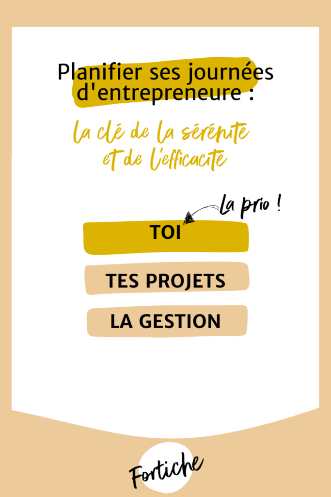 Entrepreneure utilisant un agenda pour planifier sa journée et améliorer son efficacité au quotidien